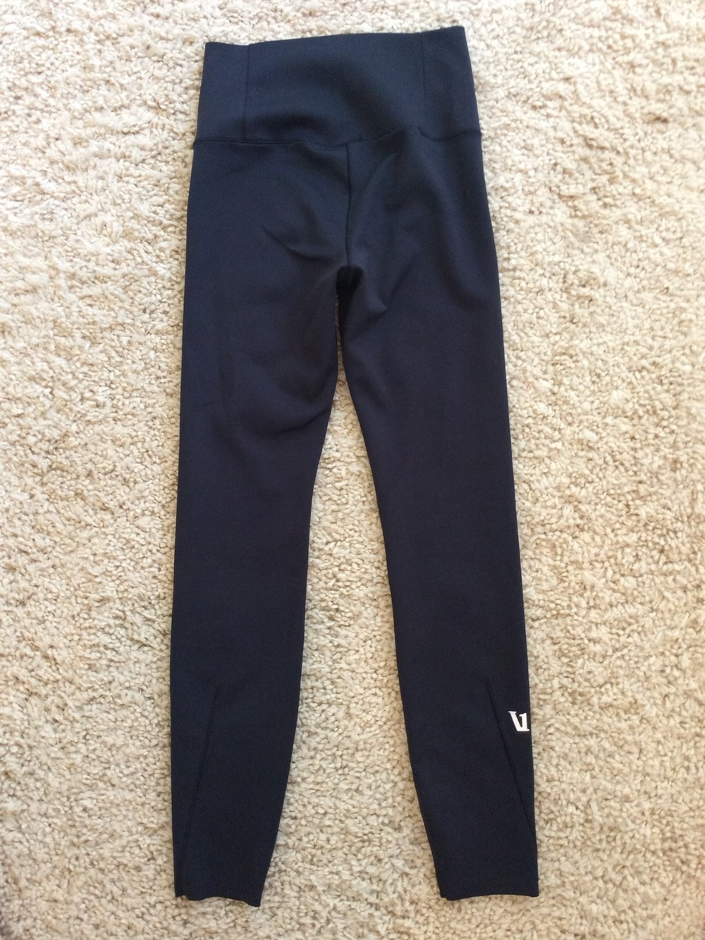 Vuori Evolve Leggings and Matching Sports Bra - Black - Size XS - Picture 5 of 10